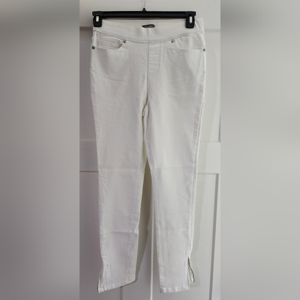 Martha Stewart regular knit denim ankle jeans w/zipper. Size 6. Nwot